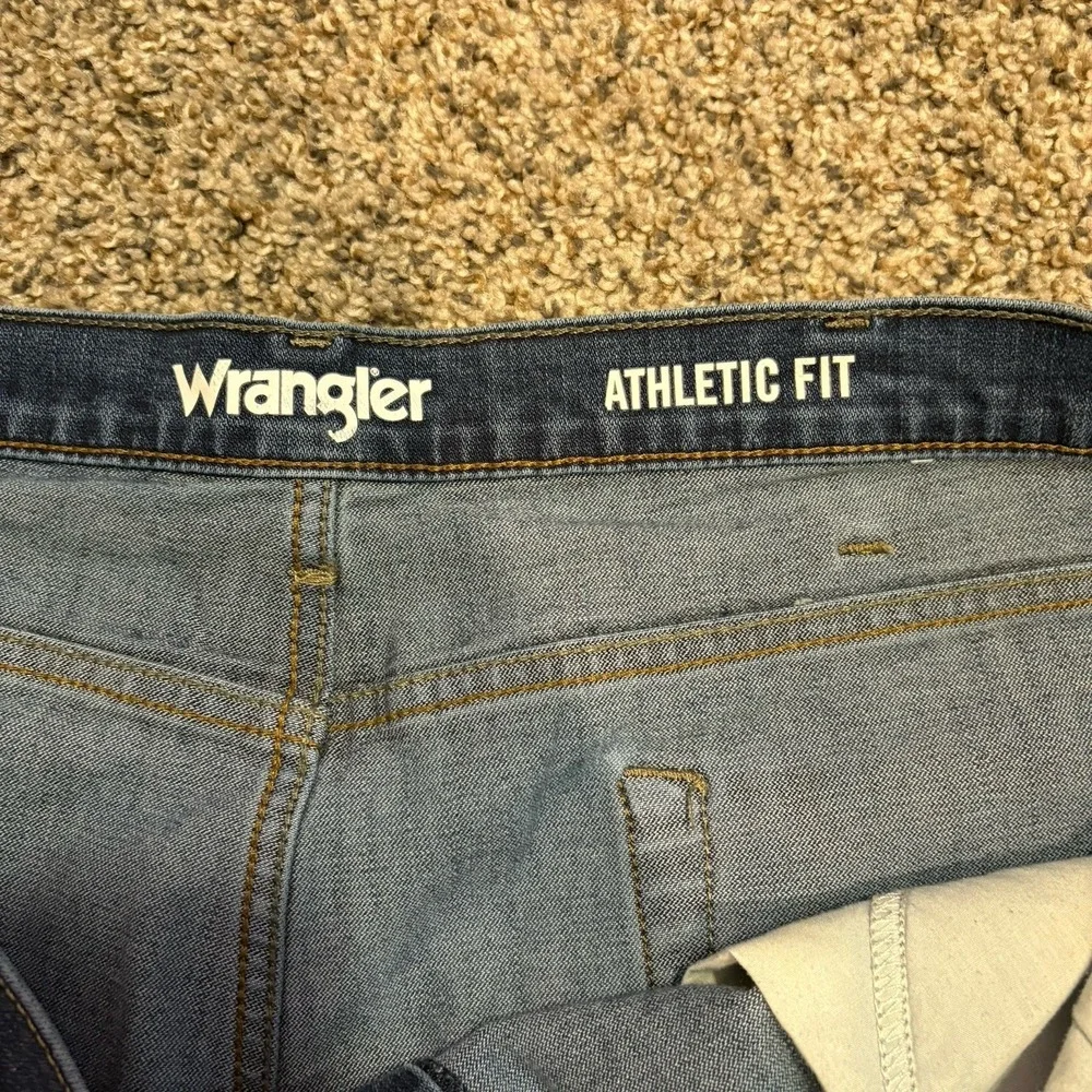 Wrangler Athletic Fit Straight Leg Jeans 40x29 Medium Wash Men's‎ Jeans